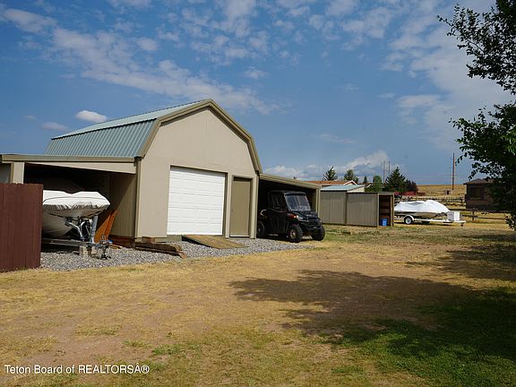 4th image of 617 Mountain View Dr