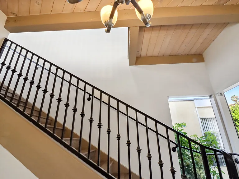 Pershing Dr — Photo 6