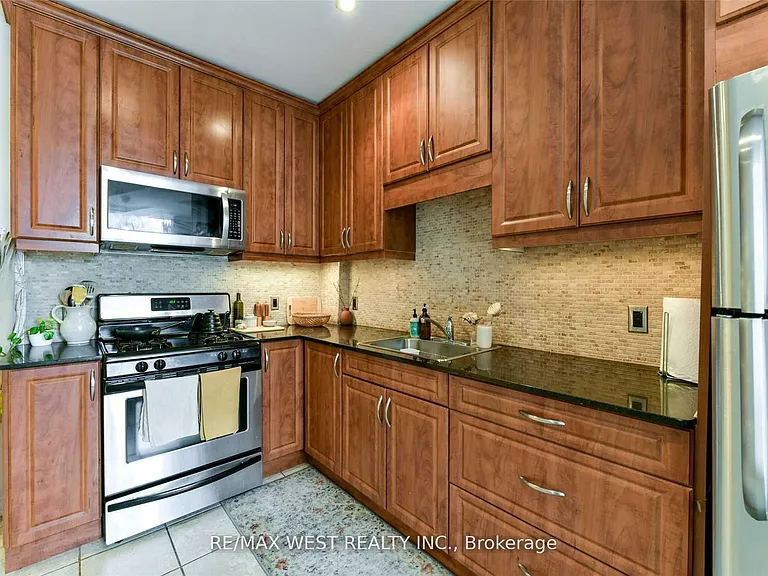 734 Indian Rd #MAIN FL — Photo 13