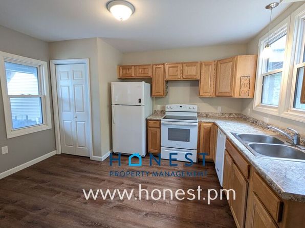 46 Oak St APT 1