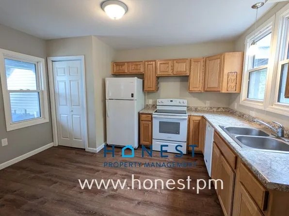 46 Oak St APT 1, Oakland, ME 04963