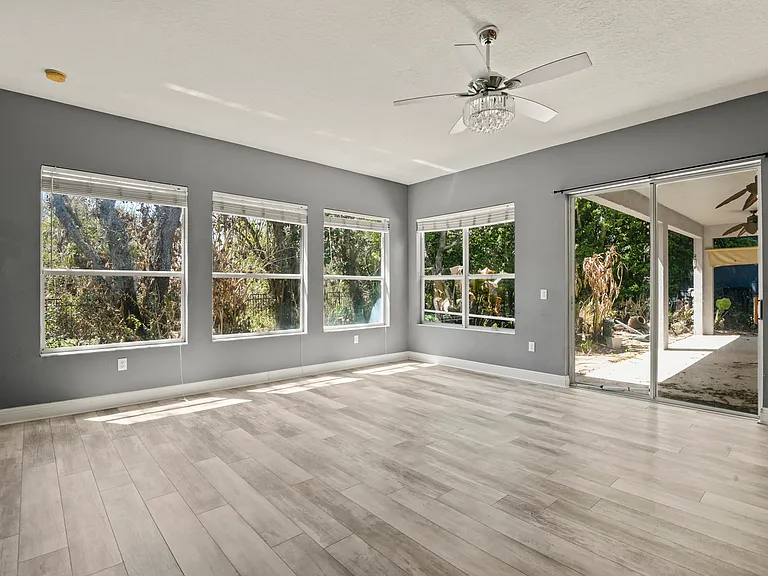 2nd Living area with access to lanai