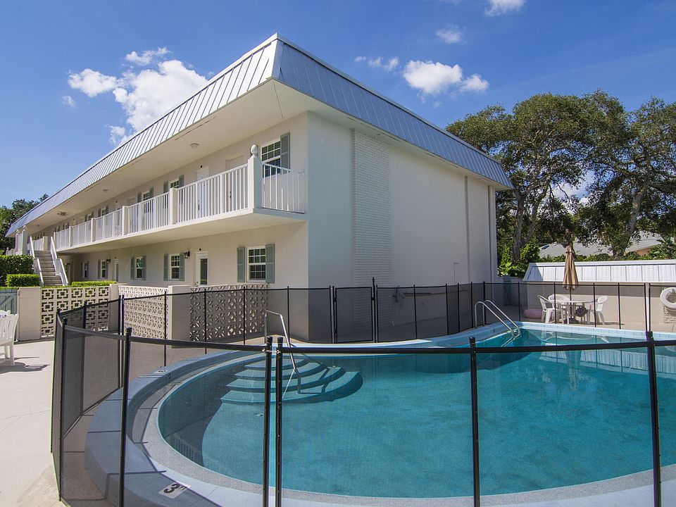 1st image of 900 Jasmine Ln #203
