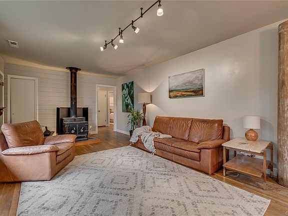 5th image of 3314 Riverview Dr