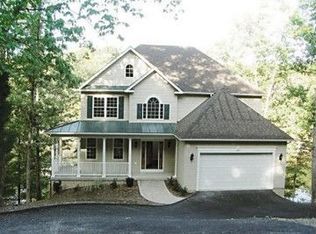 1075 Lakeview Dr, Cross Junction, VA 22625