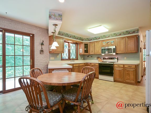 Kitchen / Breakfast Room