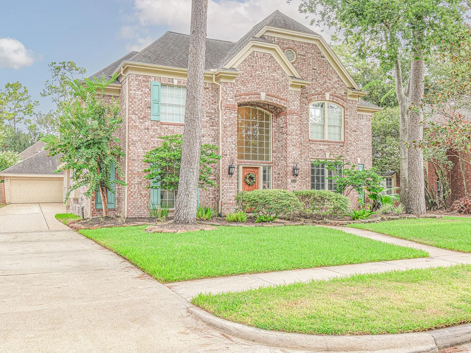 4 bed, 3.5 bath, 3620 sqft, $3,200 — Photo 3