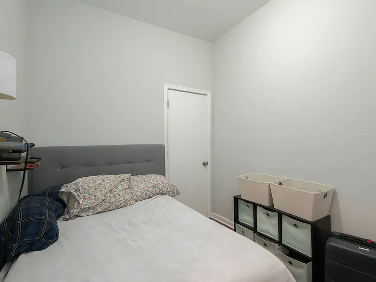 1452 N Western Ave #1R — Photo 4