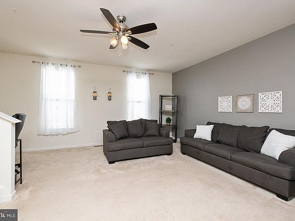 3rd image of 111 Nandina Ln