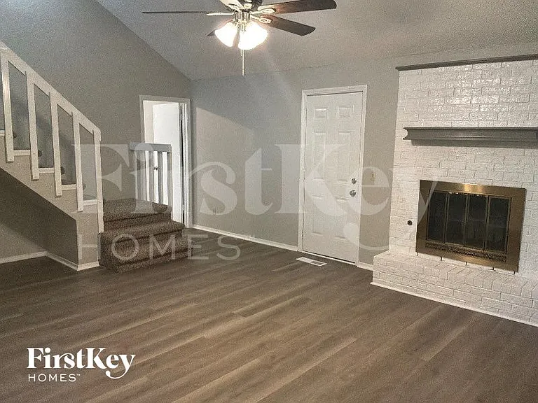 1008 Sennybridge Dr — Photo 3
