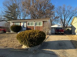 4017 W Verner Dr, Peoria, IL 61615