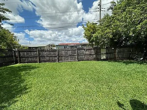 2601 NW 64th Ter — Photo 13