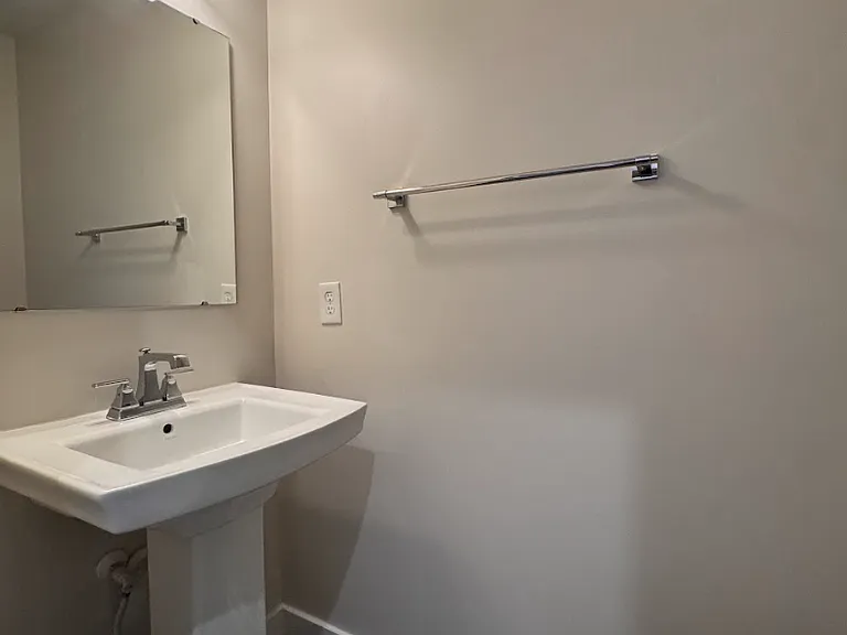 123 Roundtree Dr — Photo 4