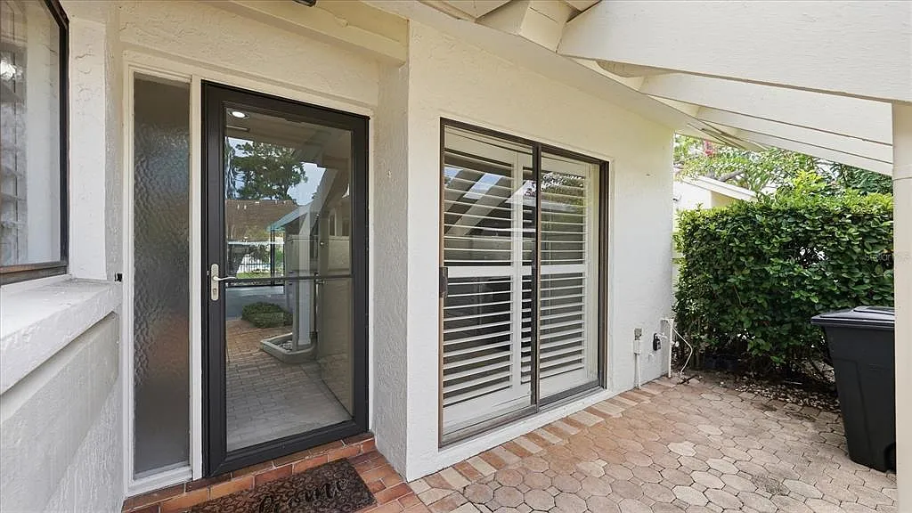 2 bed, 2.0 bath, 1064 sqft, $2,200 — Photo 2