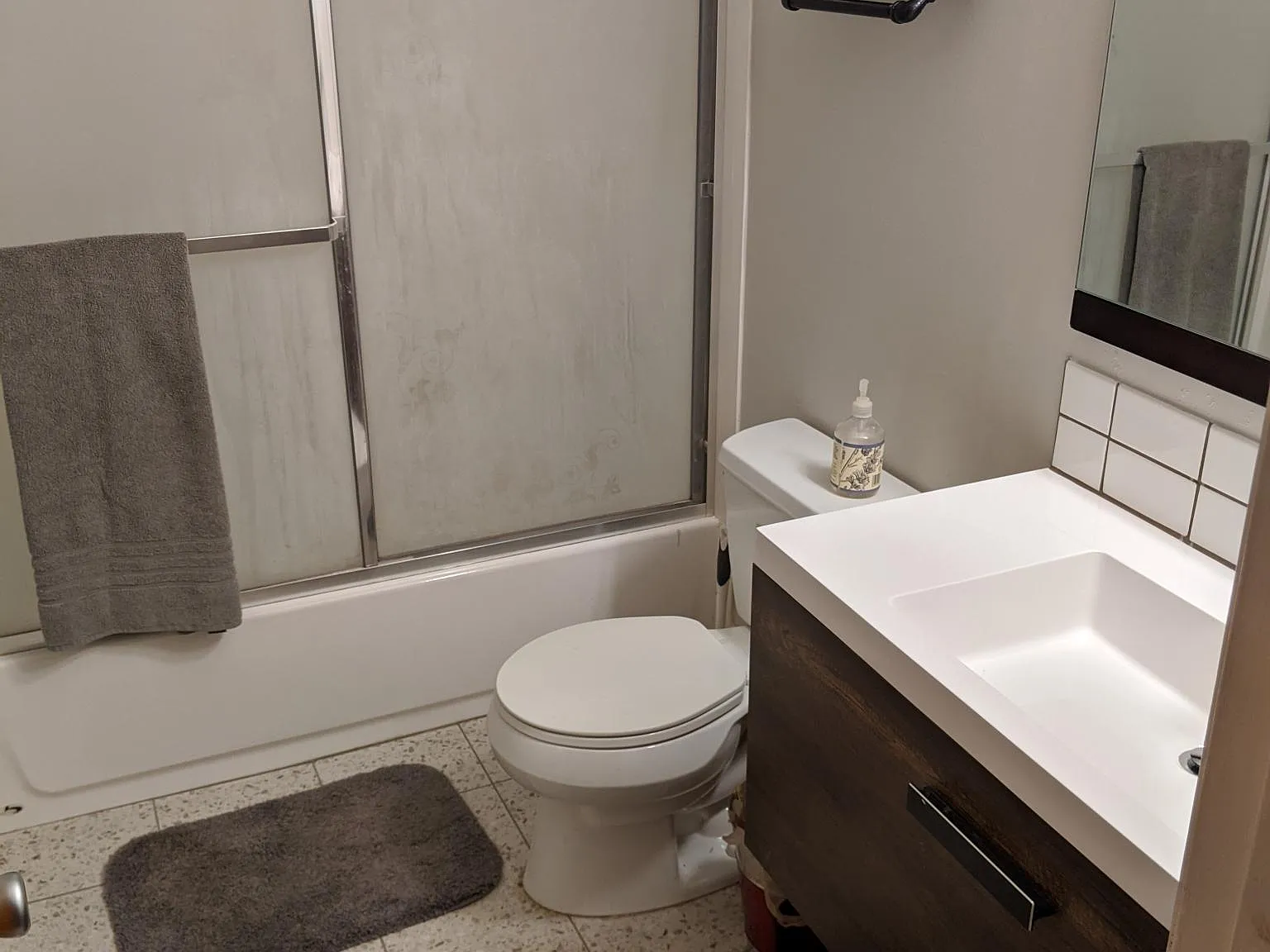 5 bed, 1672 sqft, $3,200 — Photo 3