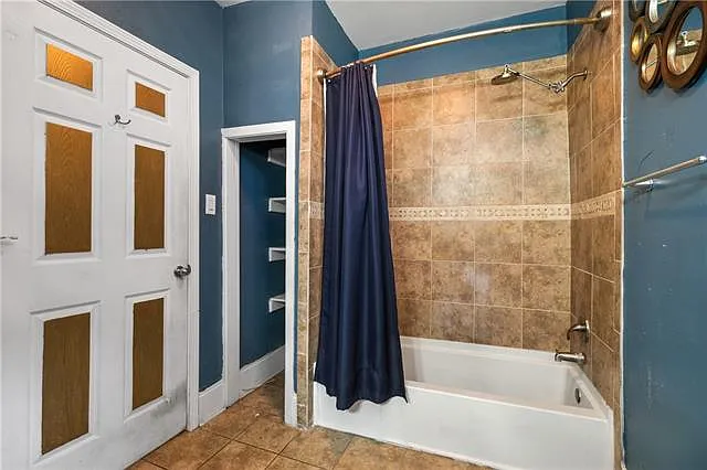 1136 Touro St — Photo 13