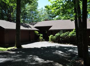 546 Hallowood Dr, East Stroudsburg, PA 18302