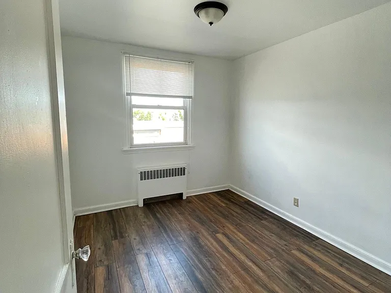 2710 Unruh Ave #2 — Photo 12