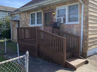 313 N Clinton Ave, Lindenhurst, NY 11757