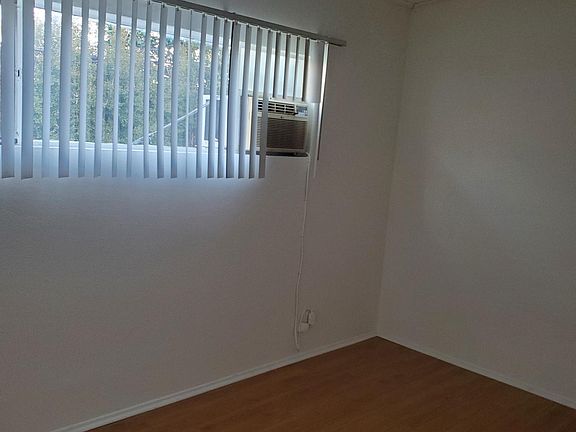 3rd image of 1930 Cheremoya Ave APT I