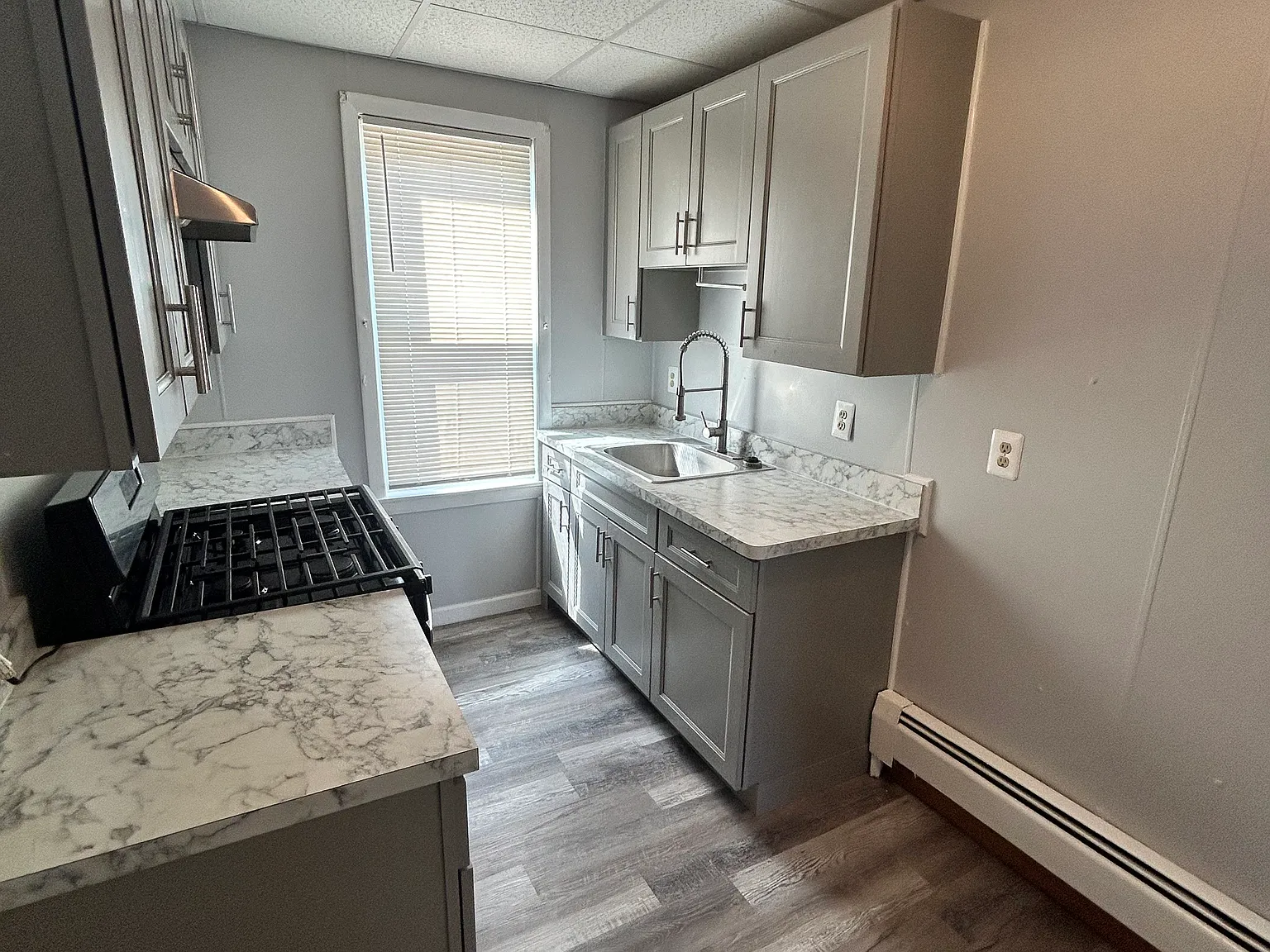 3 bed, 1200 sqft, $2,150 — Photo 2