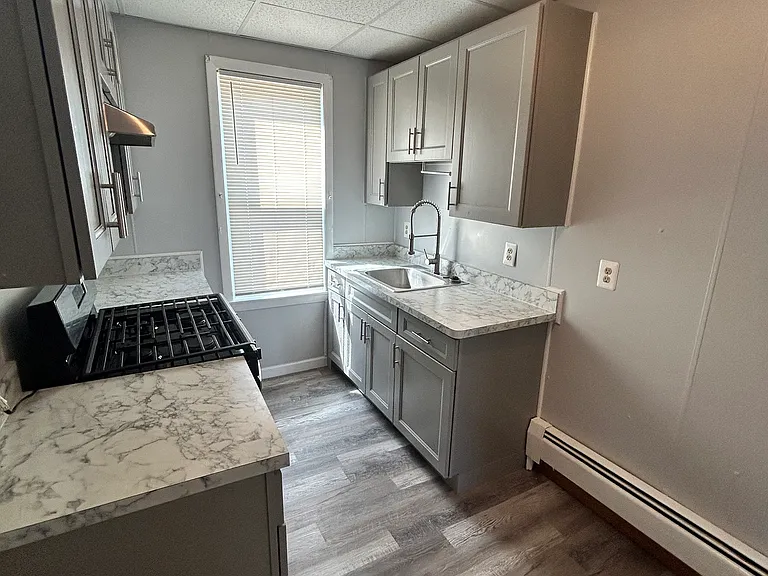 418 Anthony St #1 — Photo 2