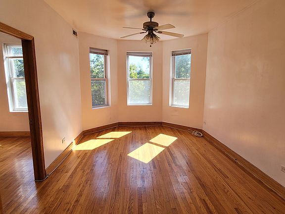 4th image of 2844 N Sacramento Ave #2F