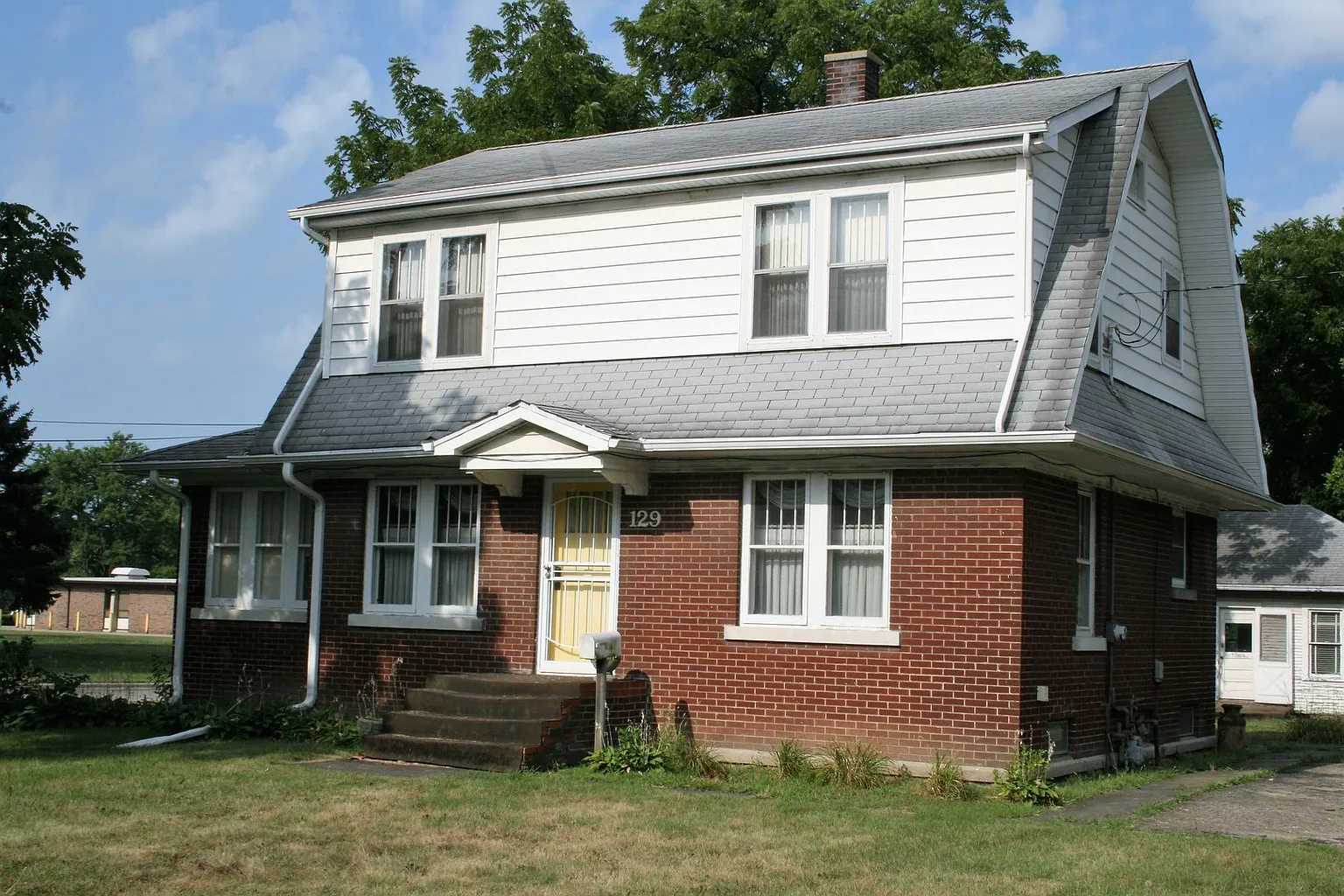 129 S Midland Ave photo 1