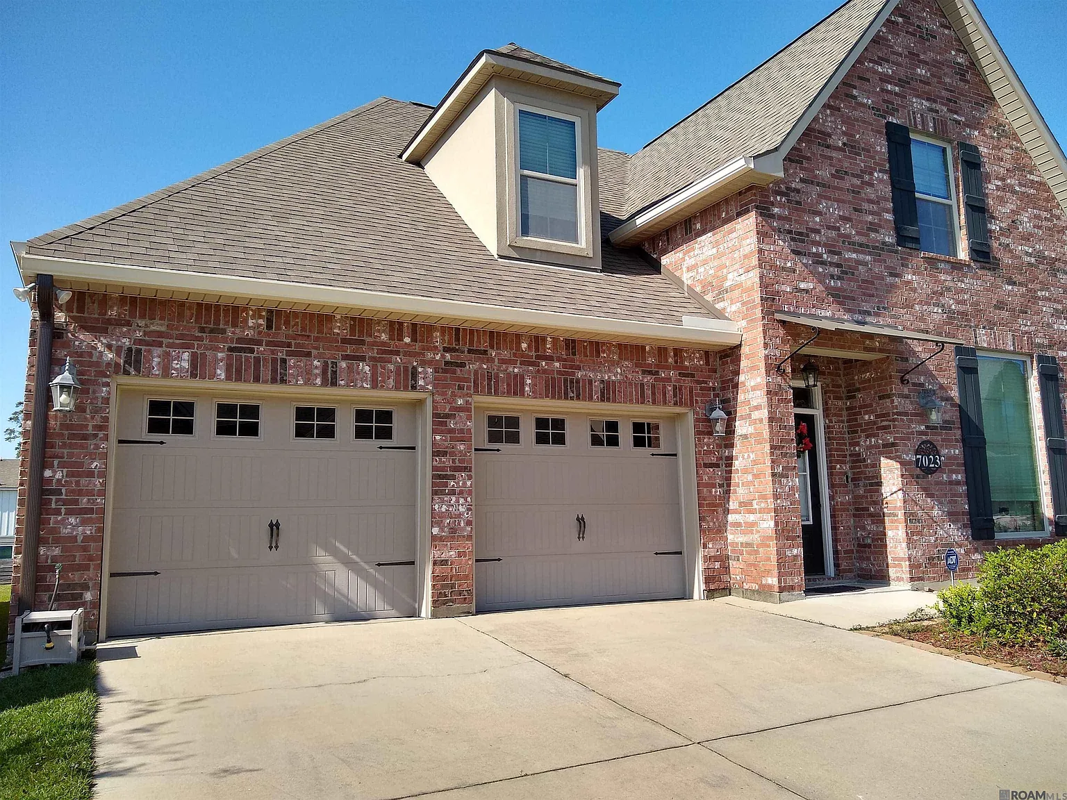 4 bed, 2269 sqft, $3,700 — Photo 2