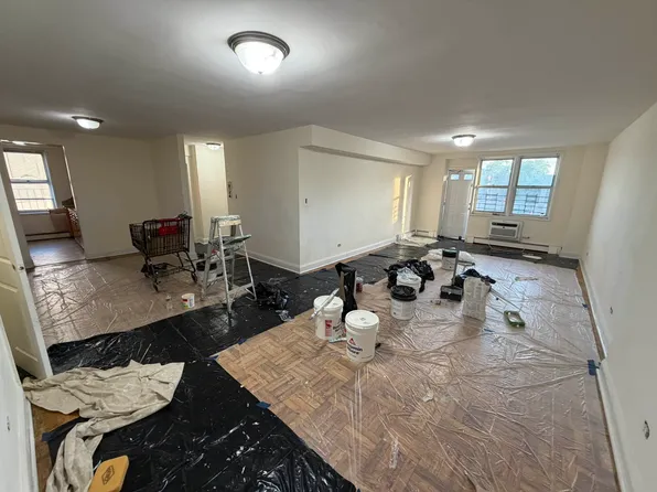 84-31 Van Wyck Expy #2X, Jamaica, NY 11435
