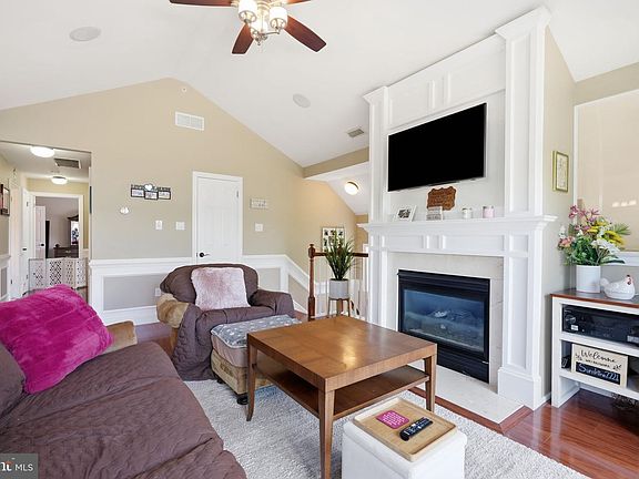 5th image of 307 Alexander Ct