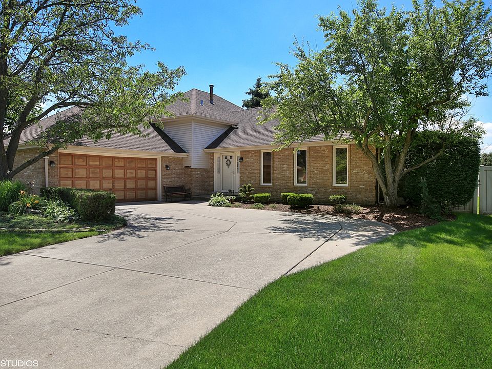 1st image of 10909 Chaucer Dr