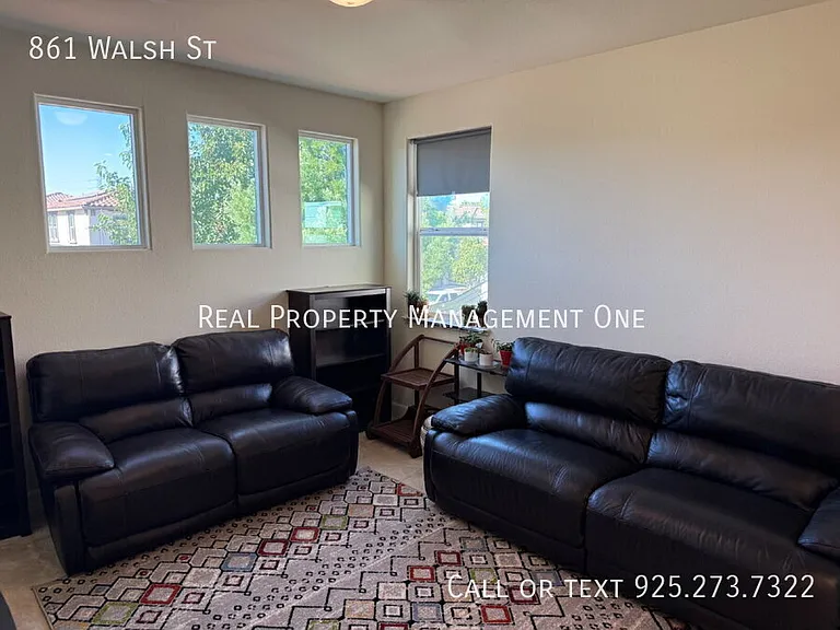 861 Walsh St — Photo 24