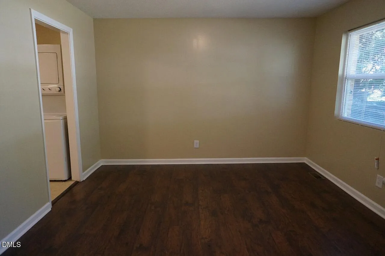 2 bed, 1.0 bath, 830 sqft, $1,200 — Photo 3