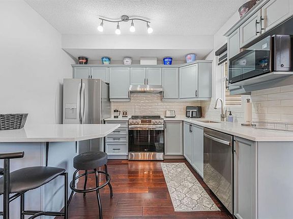 5th image of 29 N Springborough Blvd SW #23