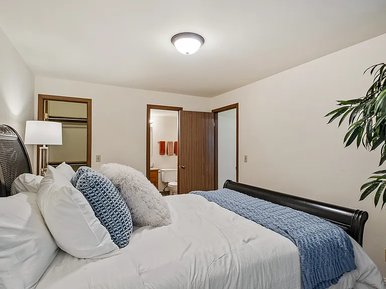 York Creek Apartments — Photo 20