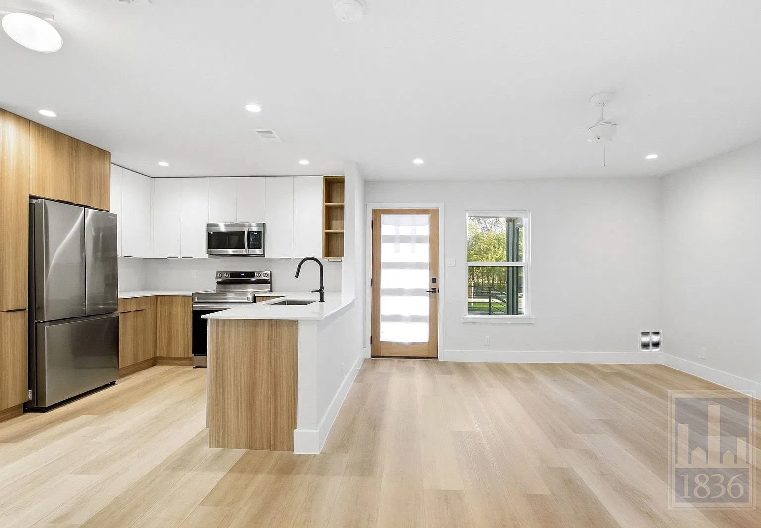 2 bed, 1.0 bath, 872 sqft, $1,850 — Photo 3