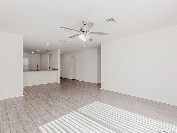 5th image of 2108 SW Vista Rd