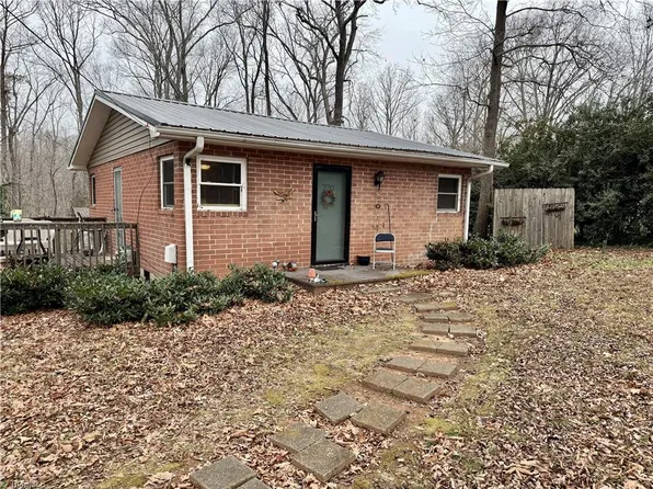 220 Curry Rd, High Point, NC 27265