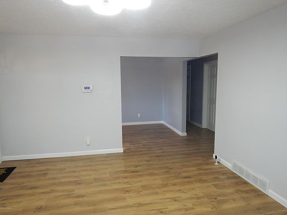 4th image of 5563 Dorinda Dr