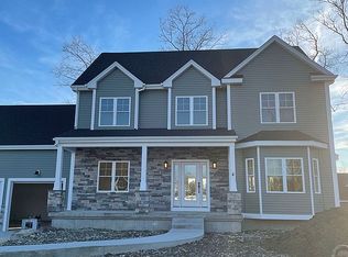 4 Kayleigh Lyn Ln, Attleboro, MA 02703