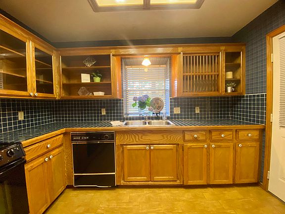 5th image of 3804 E Castleridge Dr