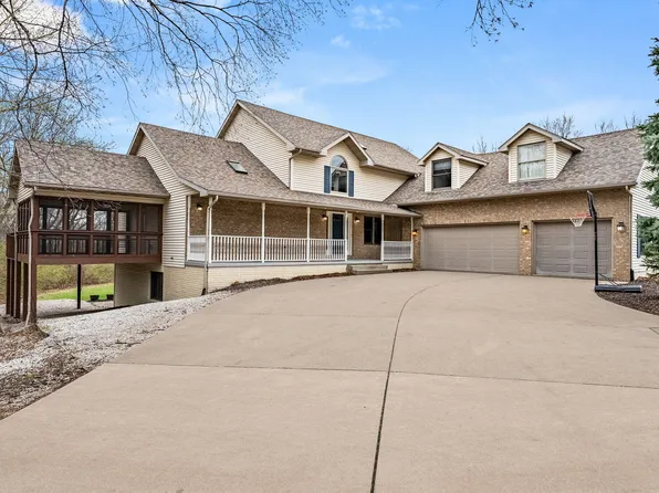 205 Bald Eagle Dr, Muscatine, IA 52761