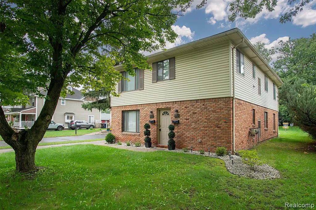 2 bed, 2.0 bath, 1176 sqft, $1,750 — Photo 3