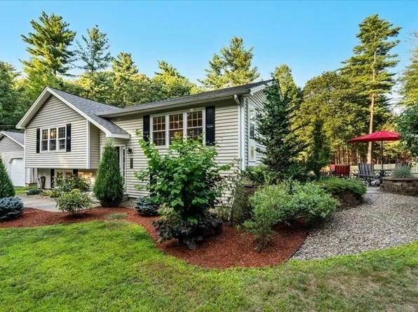 24 Arcadian Ln, Litchfield, NH 03052