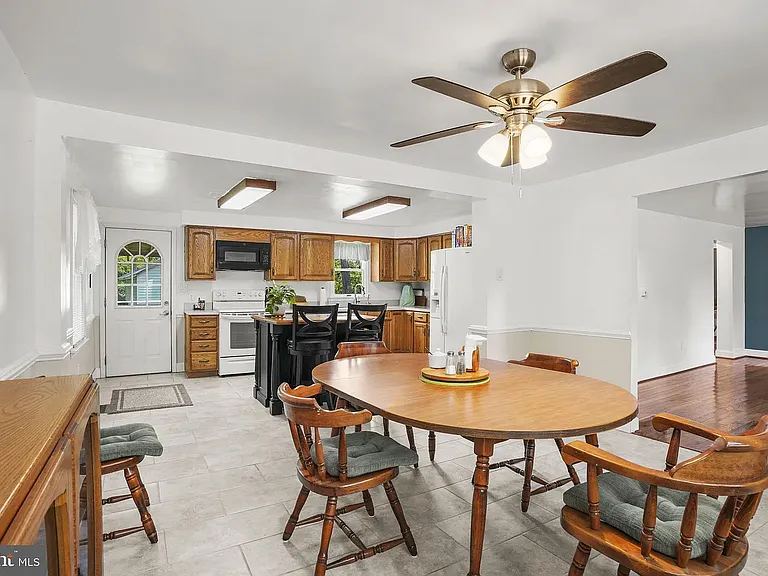 718 Mimosa Cove Rd — Photo 3