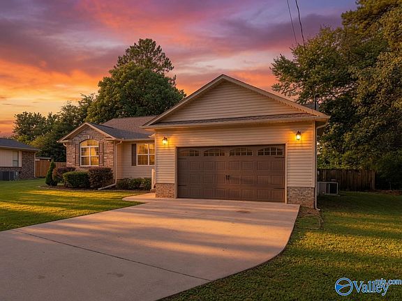 5th image of 204 Mountain Lake Cir