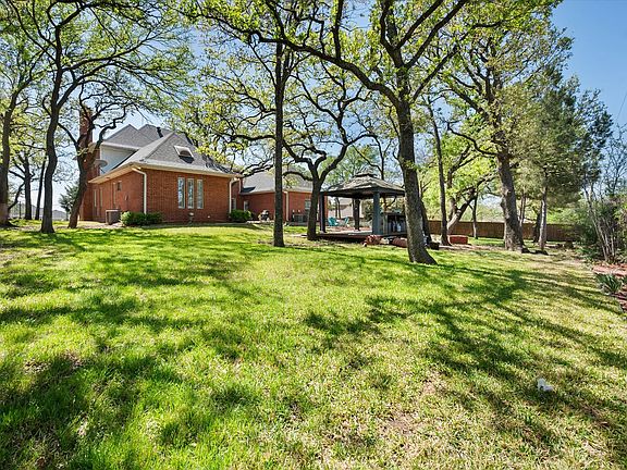 3rd image of 1009 Oak Ridge Ct