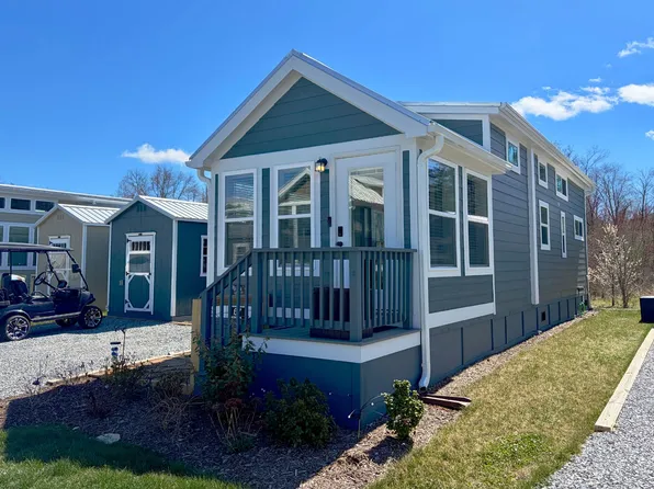 67 Mount Meadow Ln, Flat Rock, NC 28731