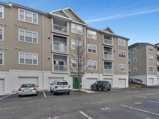 90 Mill St APT 202, Woonsocket, RI 02895